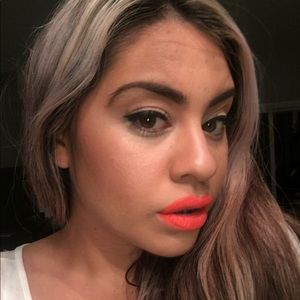 Meet your Posher, Cassandra